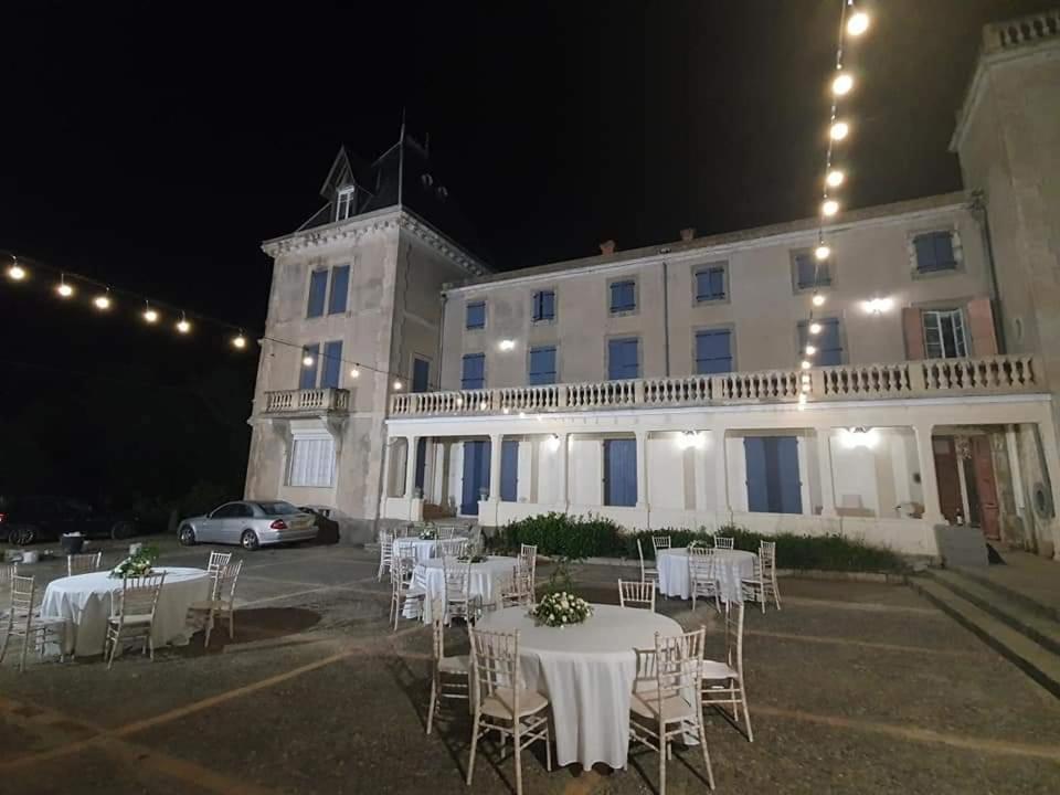 Mazet Du Chateau Joyeux De Violet Pepieux Exterior photo