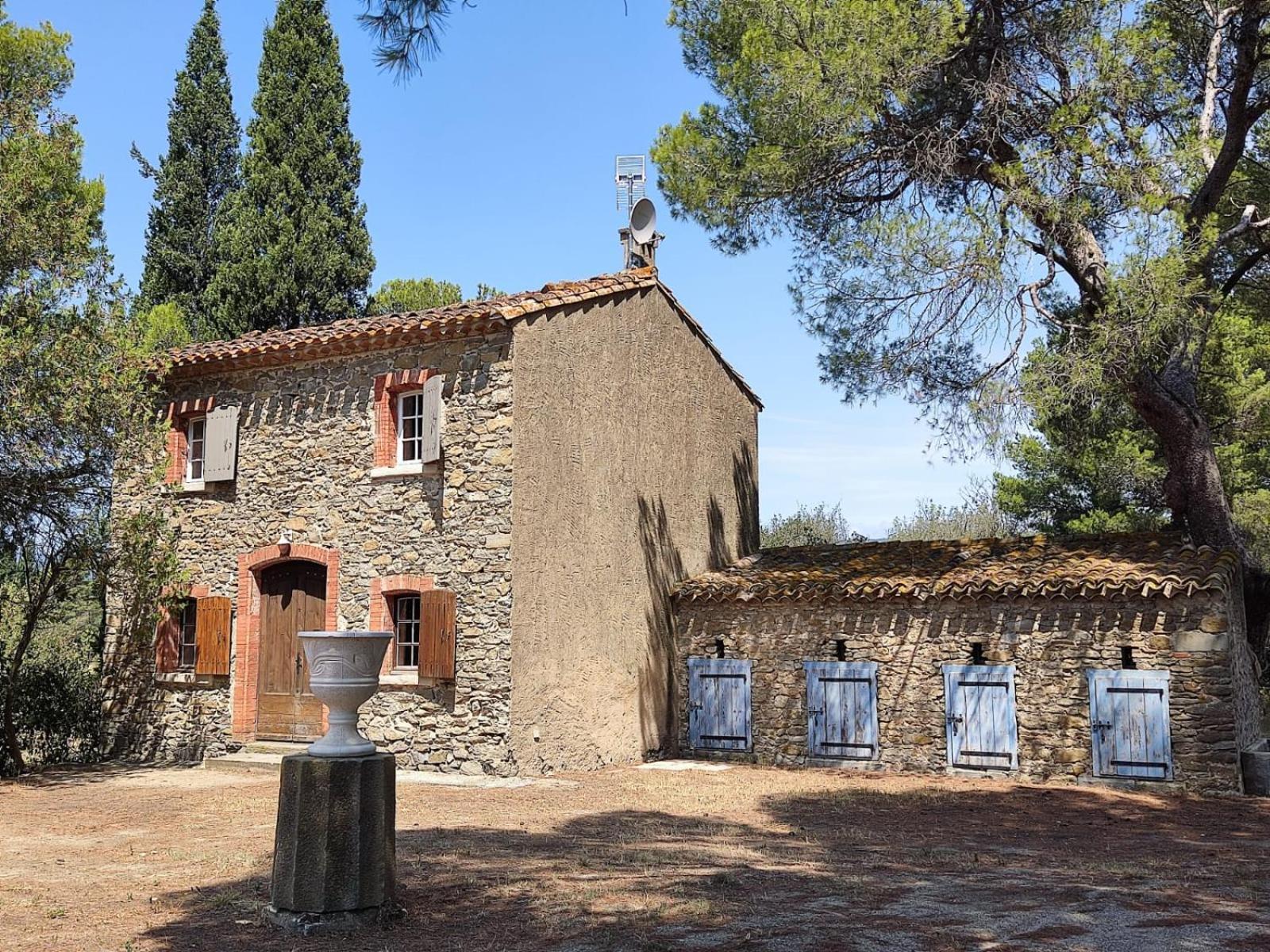 Mazet Du Chateau Joyeux De Violet Pepieux Exterior photo